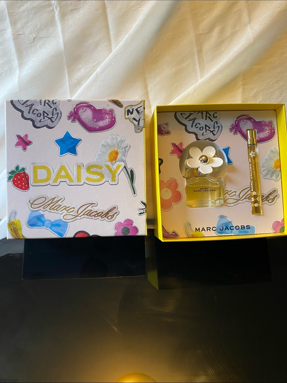 Marc Jacobs Daisy Perfume Set in Yellow and White